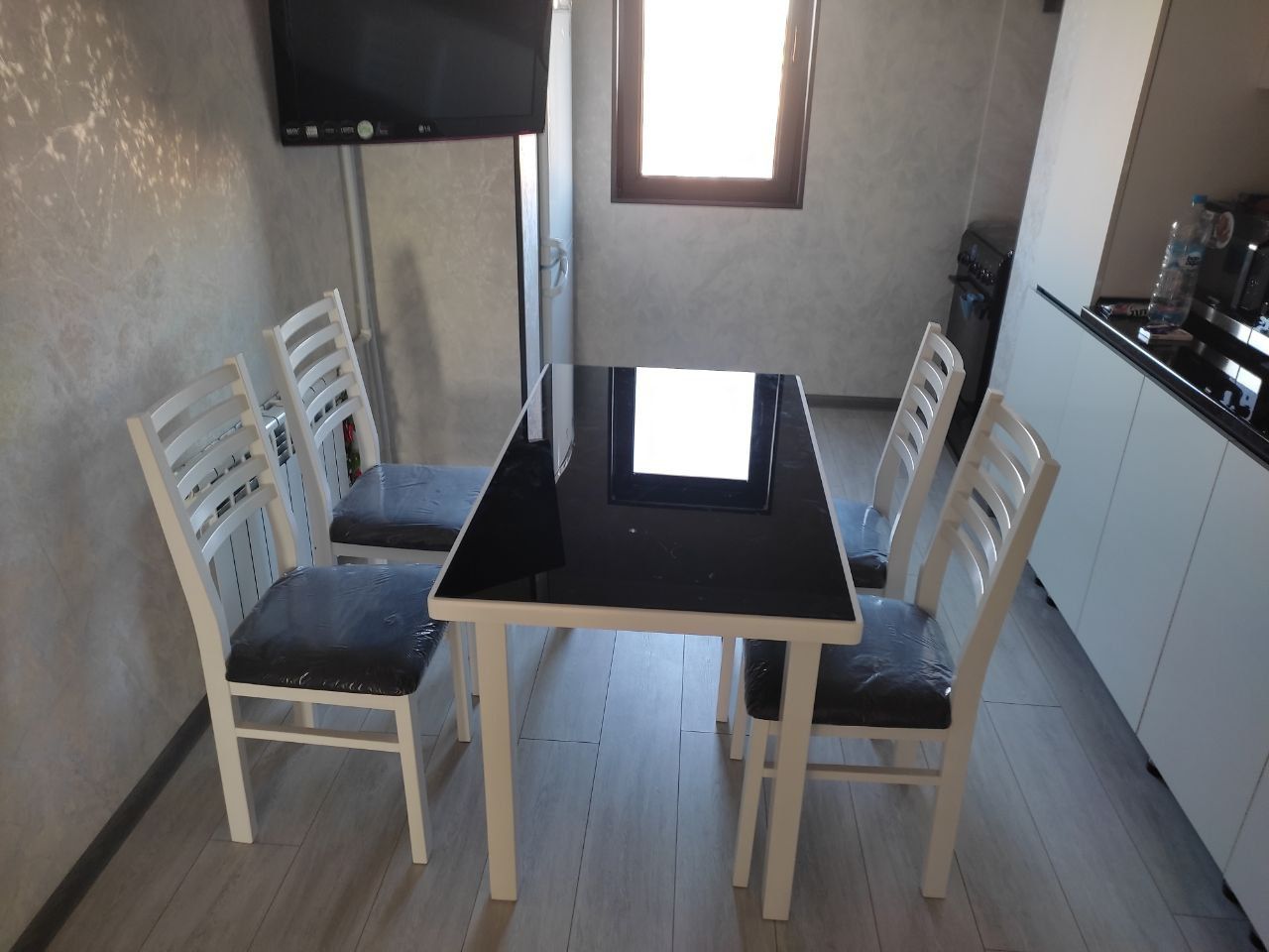 Mebel kuxnya stol stul
