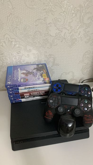 Продаётся PS4 в хорошем состоянии