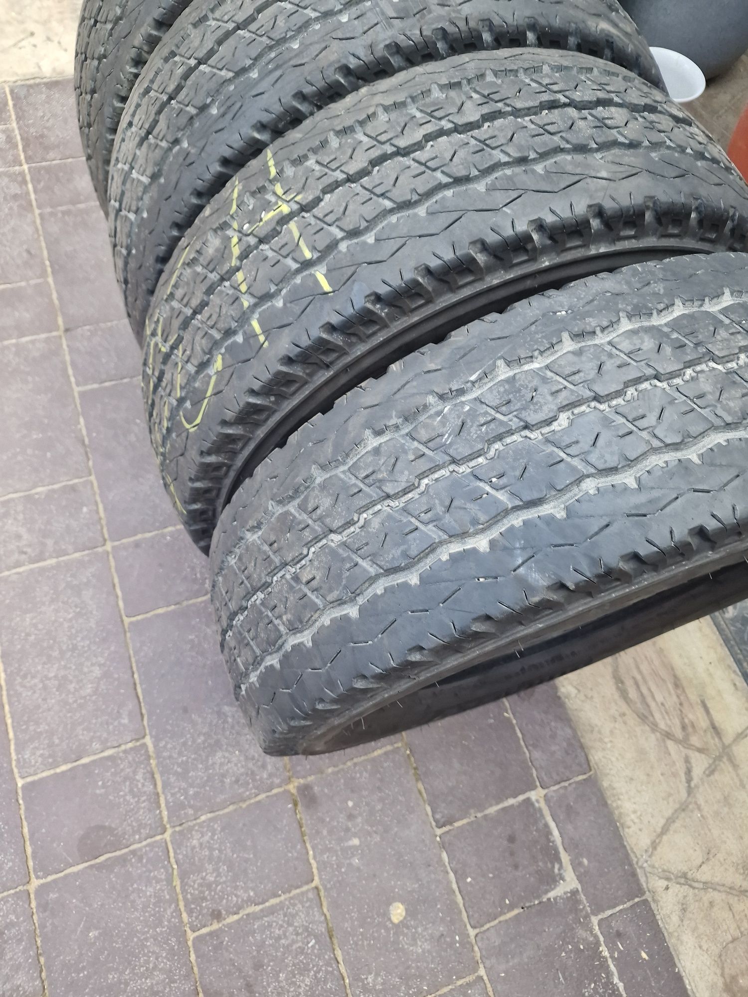 215 70 15 C bridgestone vara