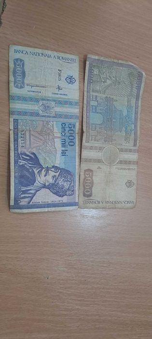 Am 5 bacnote (1 gratis este putin mai deteriorata)