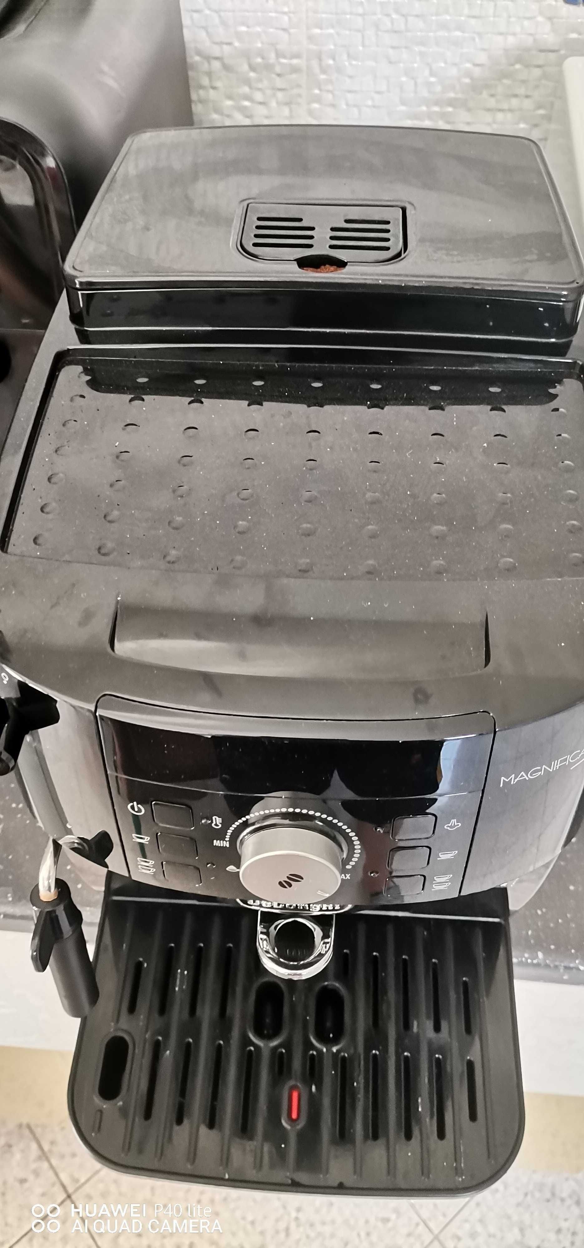 Vând expresor De'Longhi Magnifica