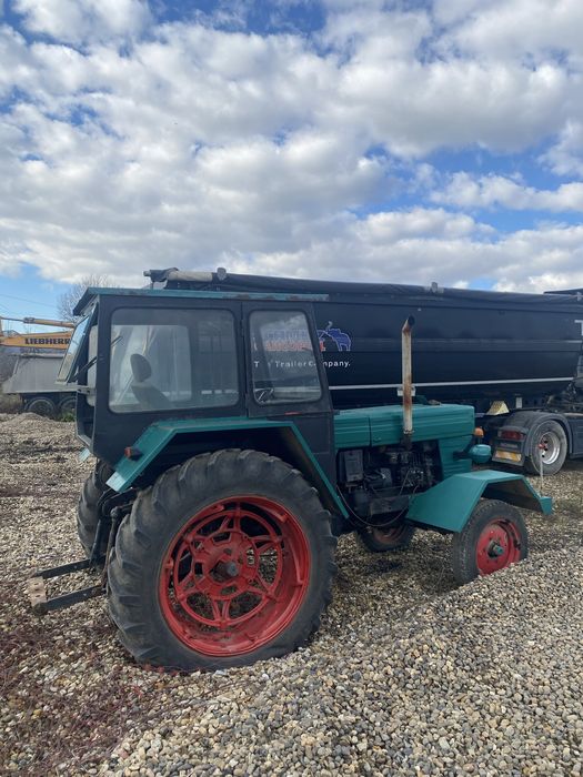 Tractor UNIVERSAL 650