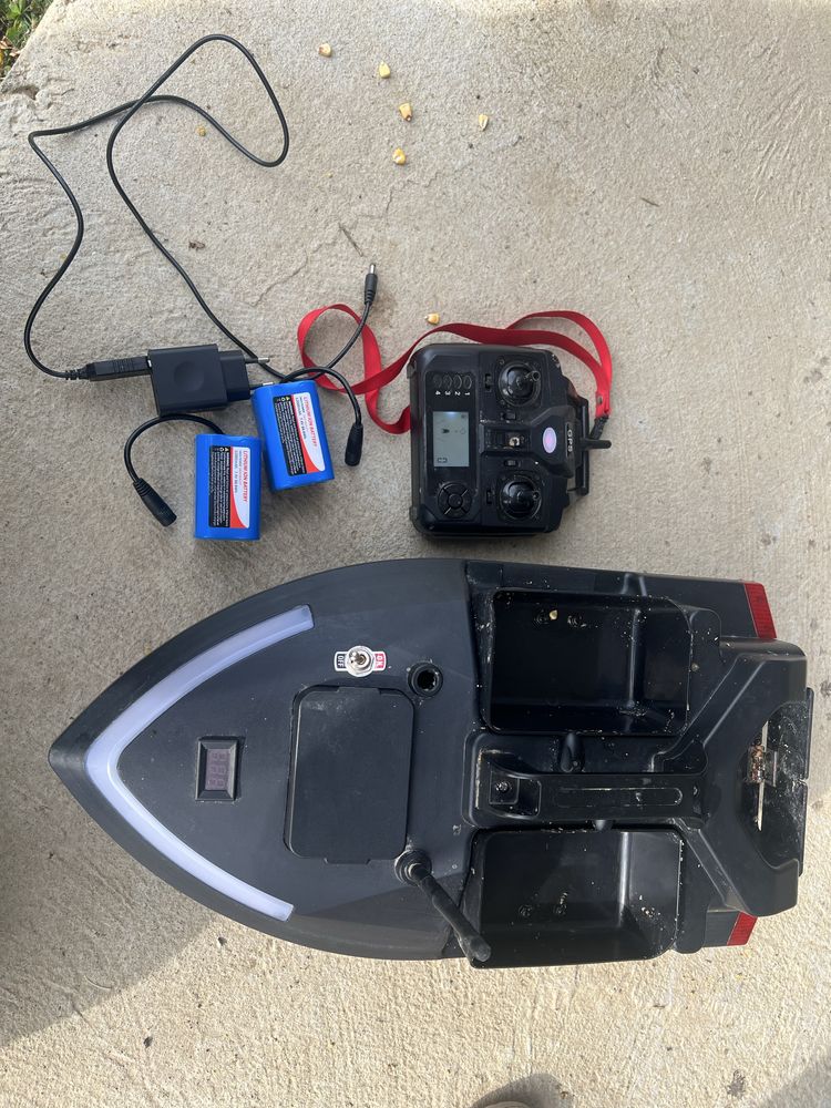 Лодка за захранка Flytec V020 GPS