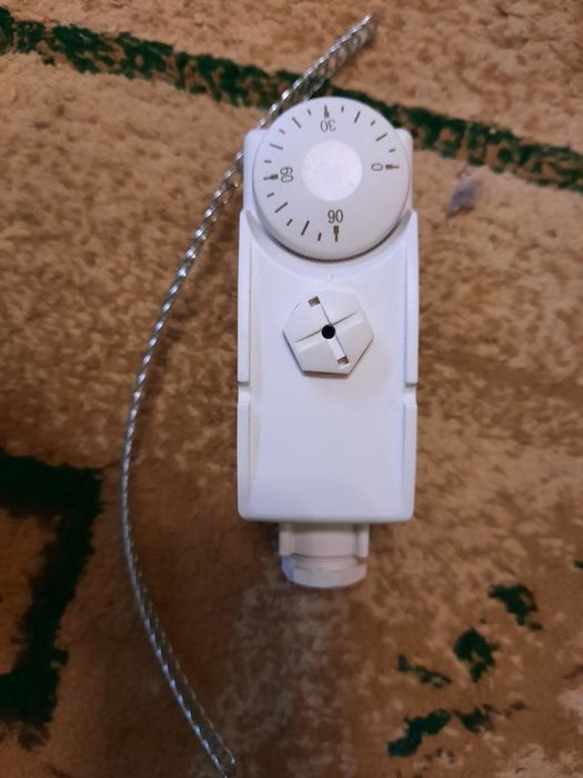 Продаётся абсолютно новый накладной механический термостат.