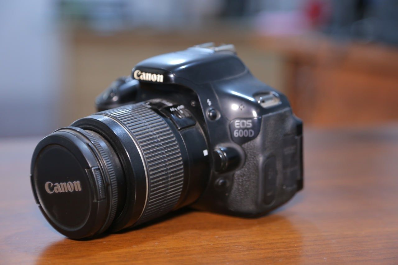 Canon 600D sotiladi