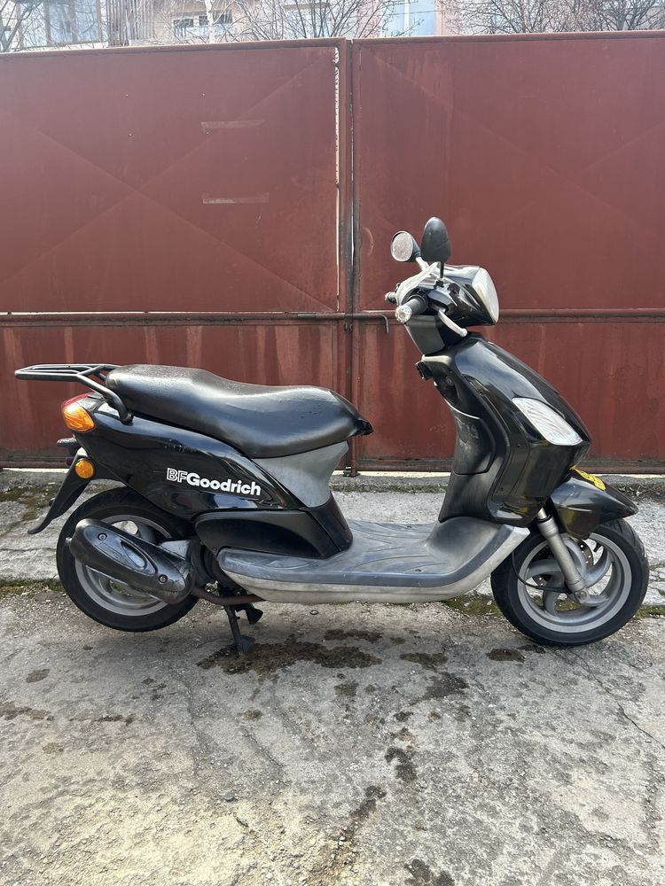 Piaggio Fly 100 cc scuter conform noi legi se conduce cu catgoria B