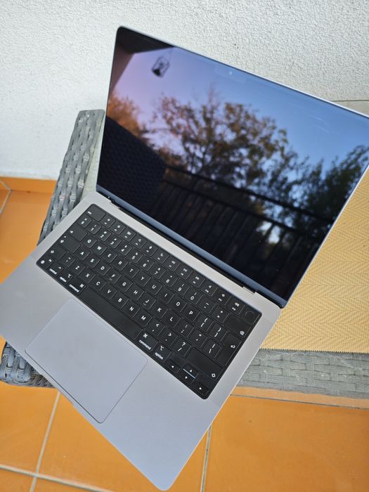 Vând MacBook Pro 14 inch, 2021 impecabil