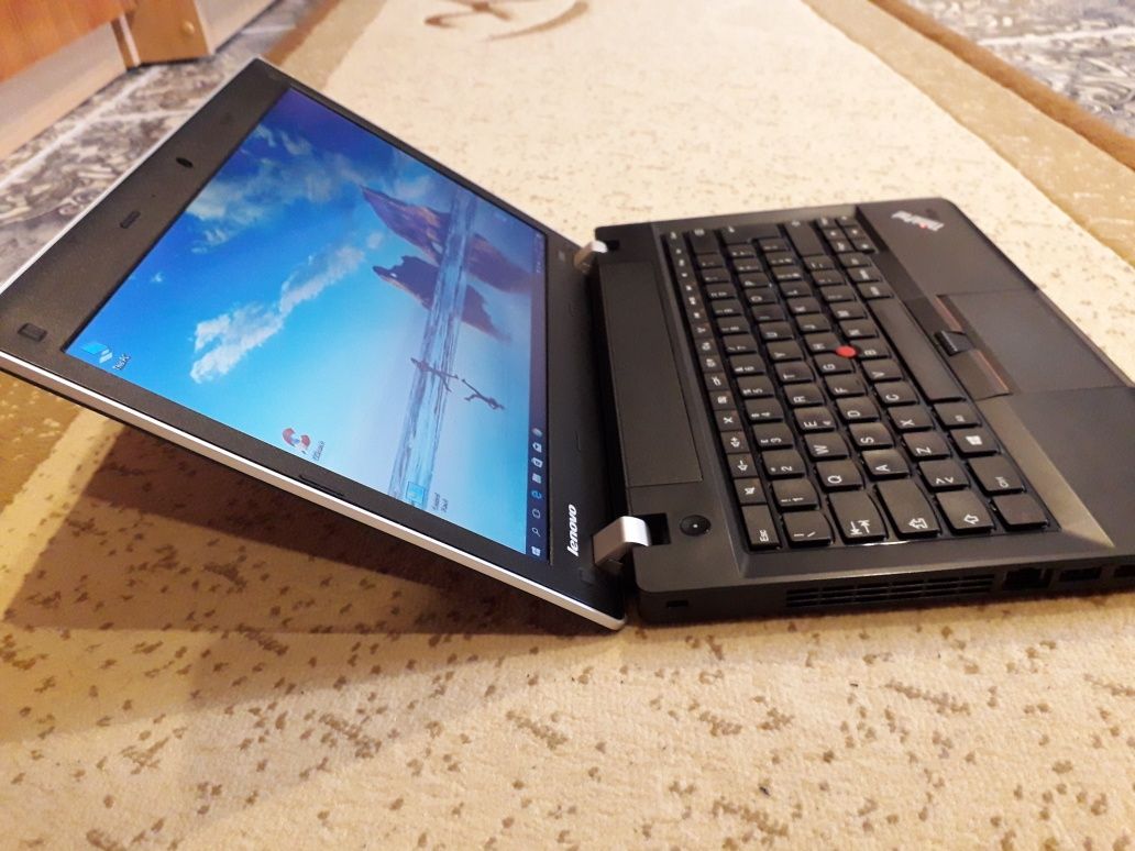 Vând Lenovo ThinkPad Edge E330 -I5. SSD