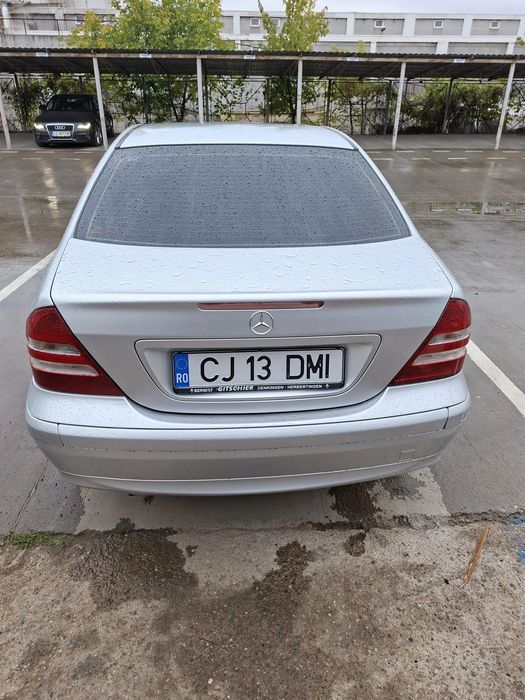 Vând mercedes benz C 200