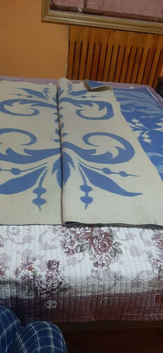 Одеяло верблюжая шерсть.в хорошем состоянии без дефектов.