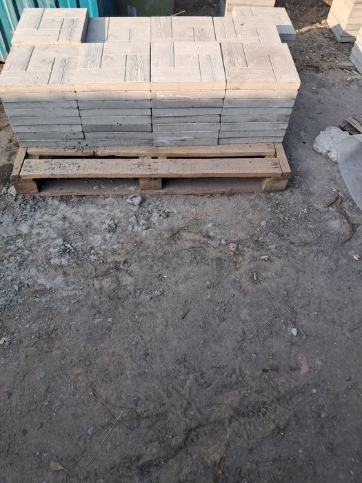 Продаю тоатуарную плитку 1.шт 200 тенге