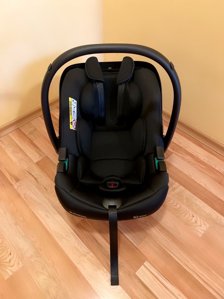 Стол за кола Kikkaboo i-size (40-80см) и isofix основа