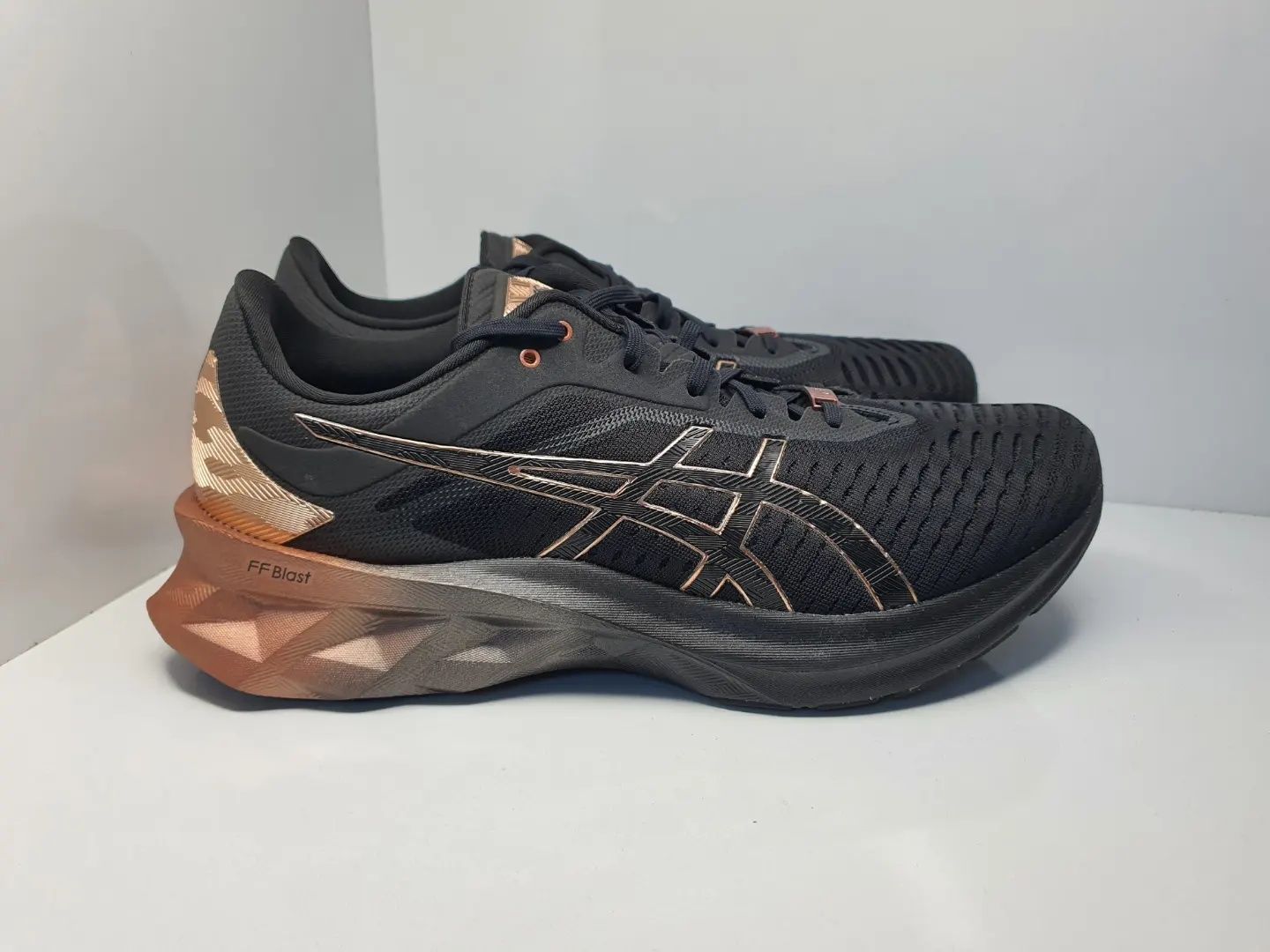 Маратонки Asics Nova Blast 2

Чисто нови с кутия.

Размер 44.5