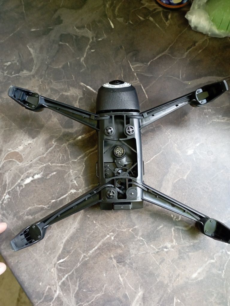 Дрон Bebop Parrot 2 работещ.