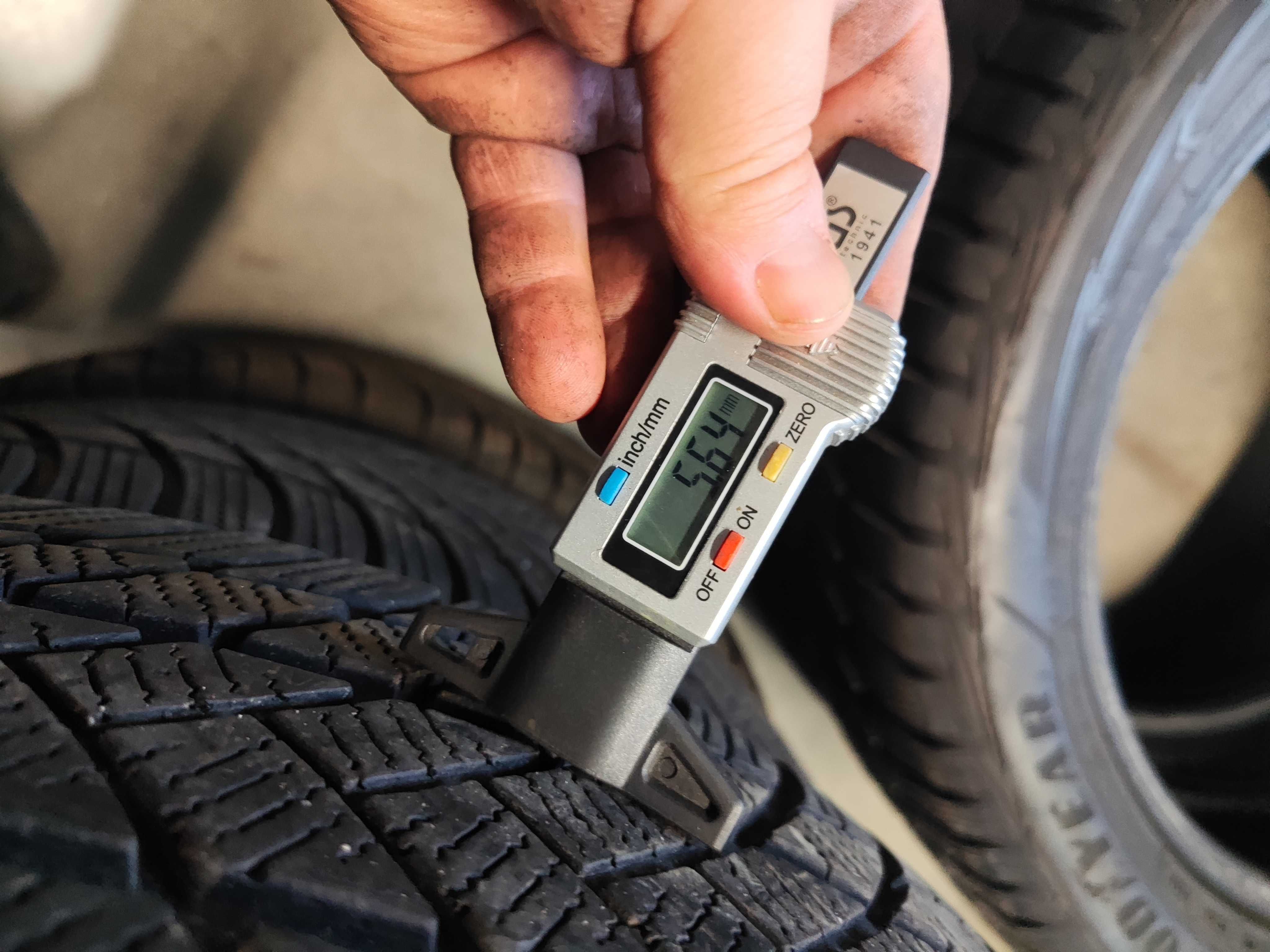 4бр.зимни гуми 235/50/19 Bridgestone