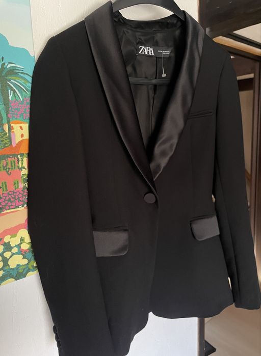 Costum zara negru cambrat cu detalii de satin