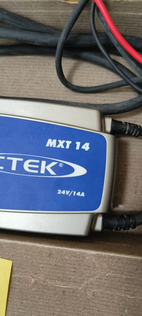 Зарядно за акумулатори СТЕК MXT 14