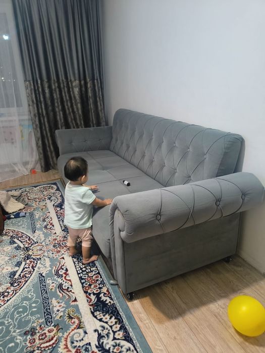 Продаётся диван.