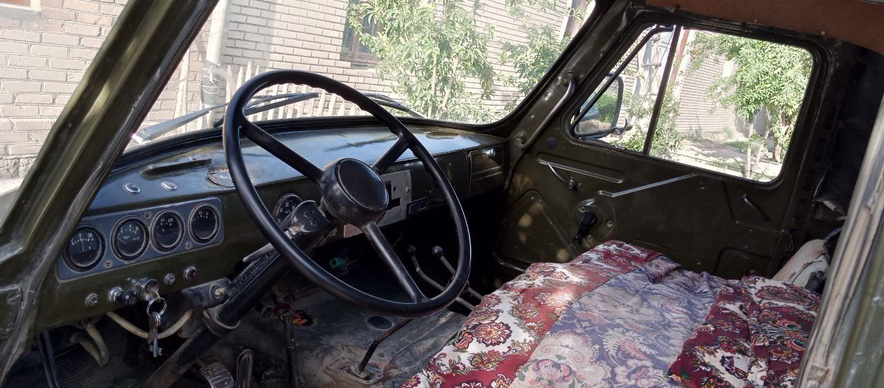 UAZ 330301 sotiladi