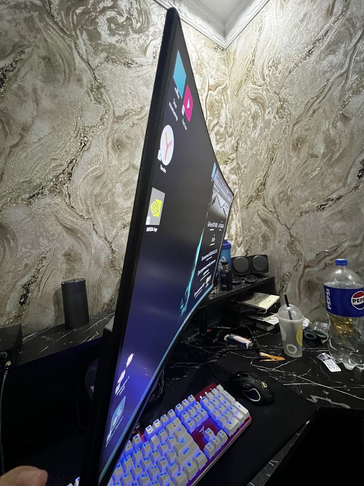 Facecome 165Hz 27 dyum .
