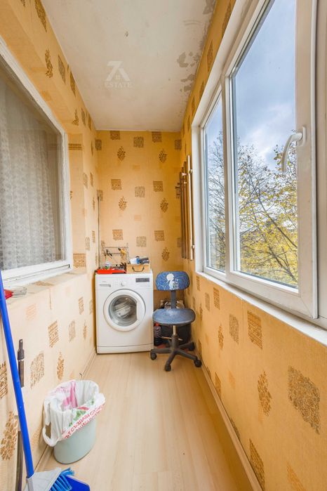 Продава се 3- стаен, южен апартамент в ж. к. Изток- гр. Перник