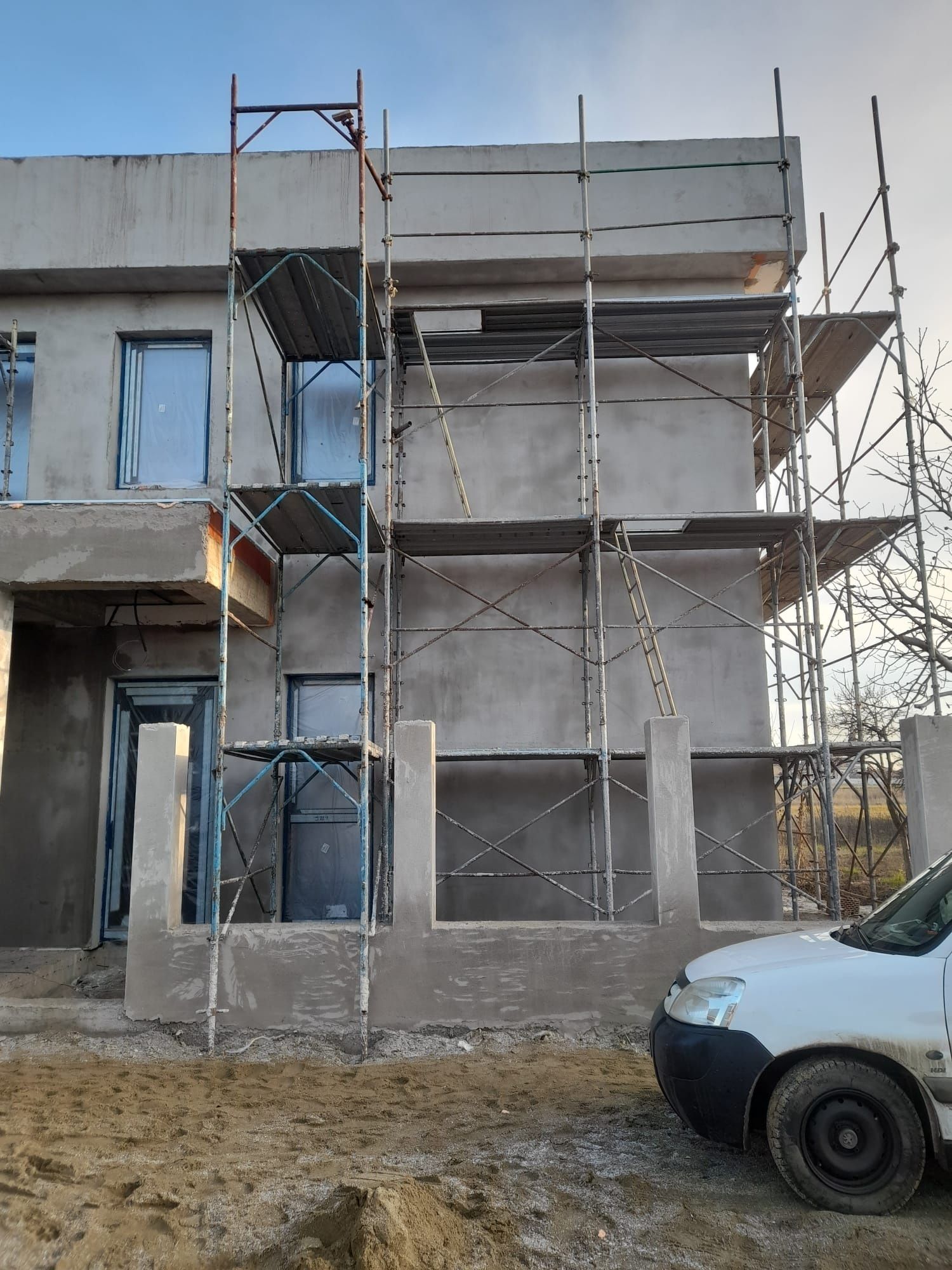 Închiriez schela metalica, popi metalici, doka