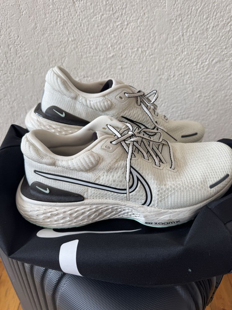 2 броя Nike Invincible Flyknit 2