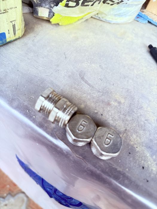 Это металлические заглушки для труб! 140 шт имеется!