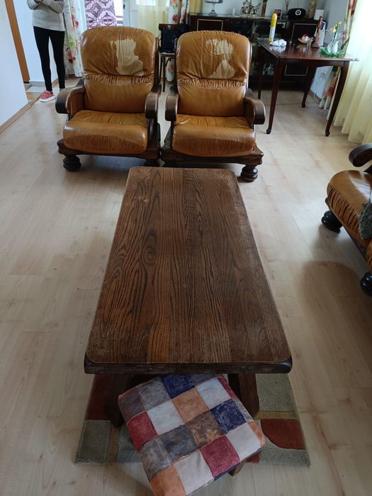 Vand canapea si fotolii din piele si lemn masiv + masa lemn masiv