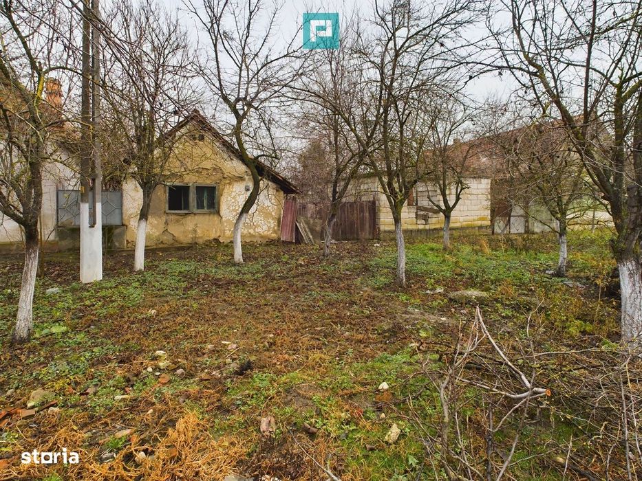 Teren cu casă demolabilă în Şuştra