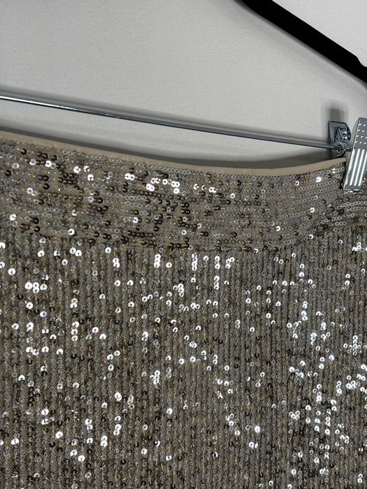 Златист комплект от пола и бюстие