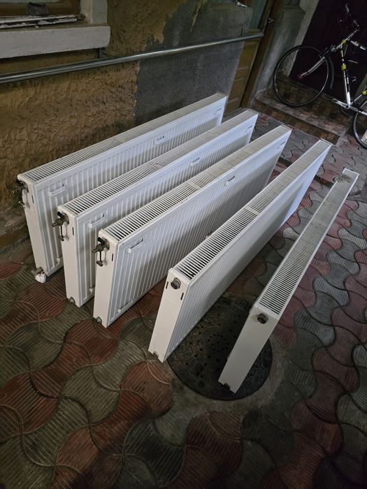 Vând 5 calorifere 300 ron bucata negociabil .