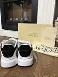 Alexander McQueen cu pietricele