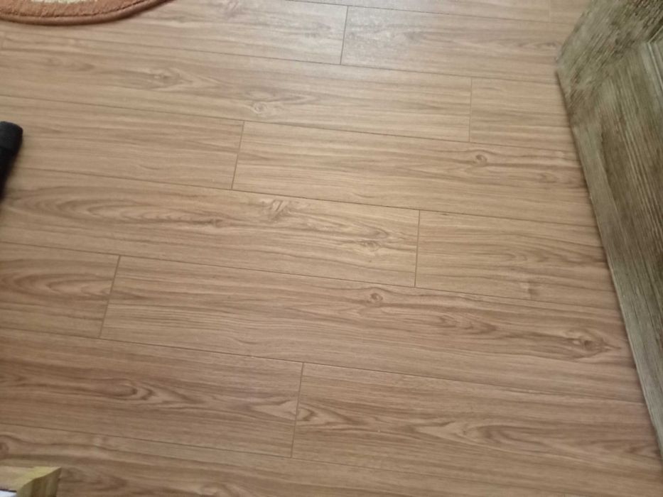 Vând Parchet 12,3 mm cireş 11 mp-Nou in cutie