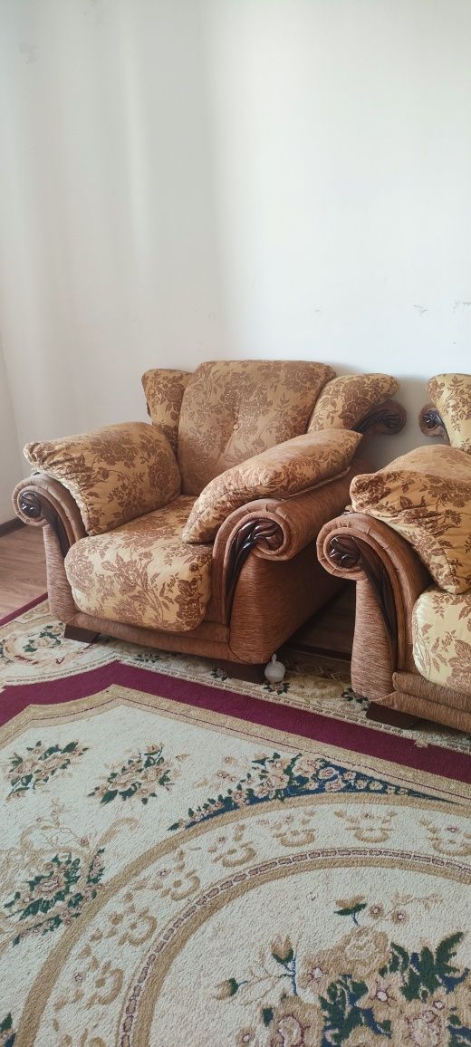 Продам диван и 2 кресла