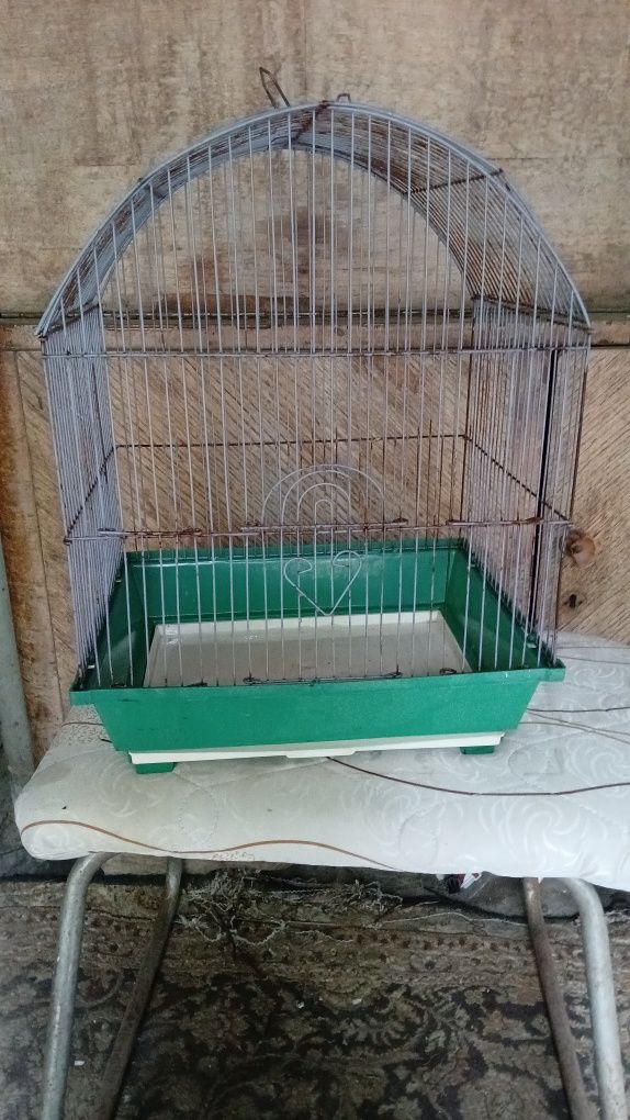 Продам клетки для попугаев и хомячков б/у