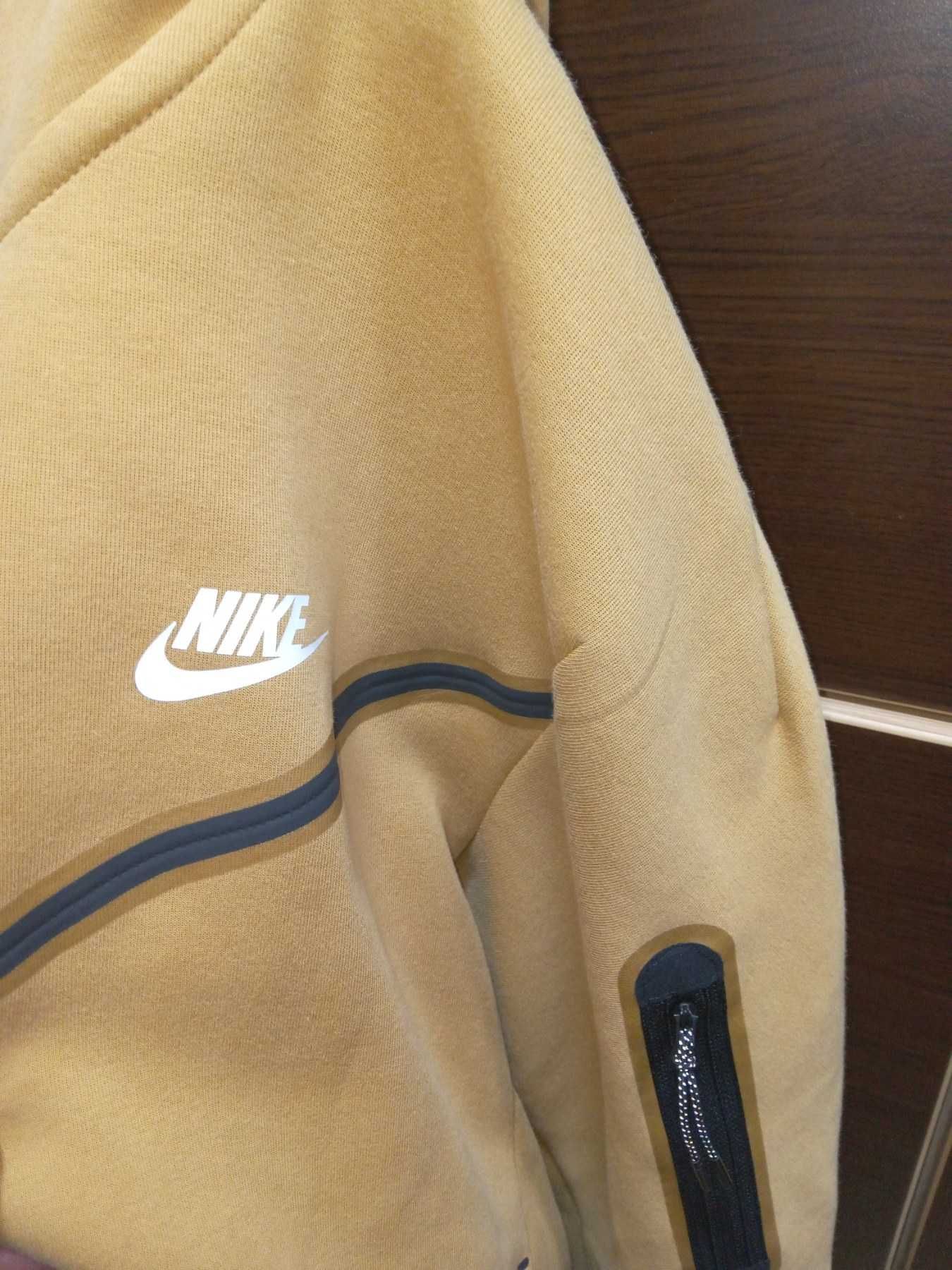 Продавам оригиналнo горнищe/ суитшърт Nike