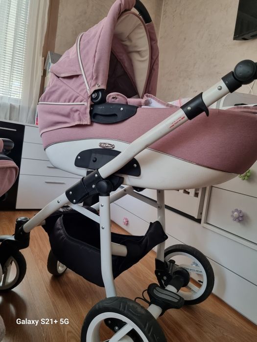Запазена бебешка количка 3в1