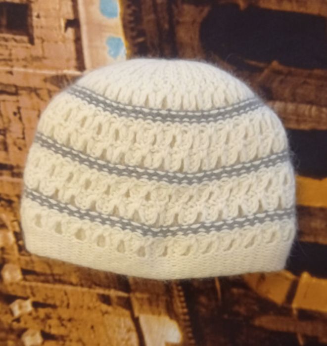 Италиански бял пуловер, Нов, с подарък топла шапка