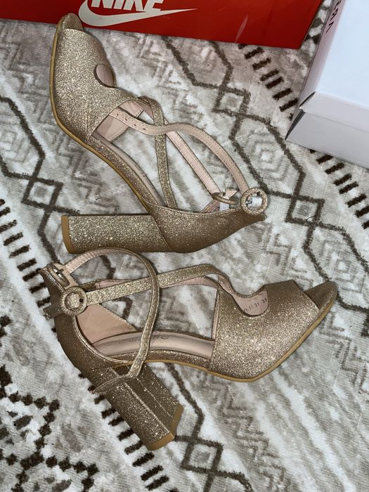 Дамски обувки на ток