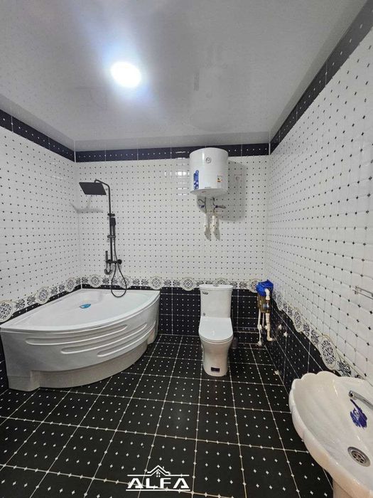 Buxoroda kvartira sotiladi 2 xonali 70m² 4-qavat.