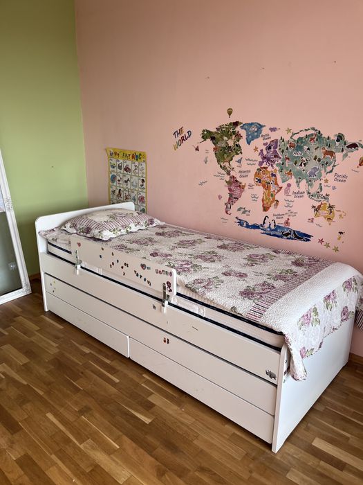 легло IKEA с допълнителен модул за сън и място за съхранение