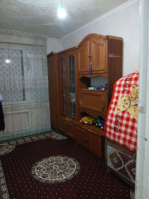 СРОЧНО  СРОЧНО. Зафаробод 6 домдан квартира сотилали СРОЧНО 3 хонали