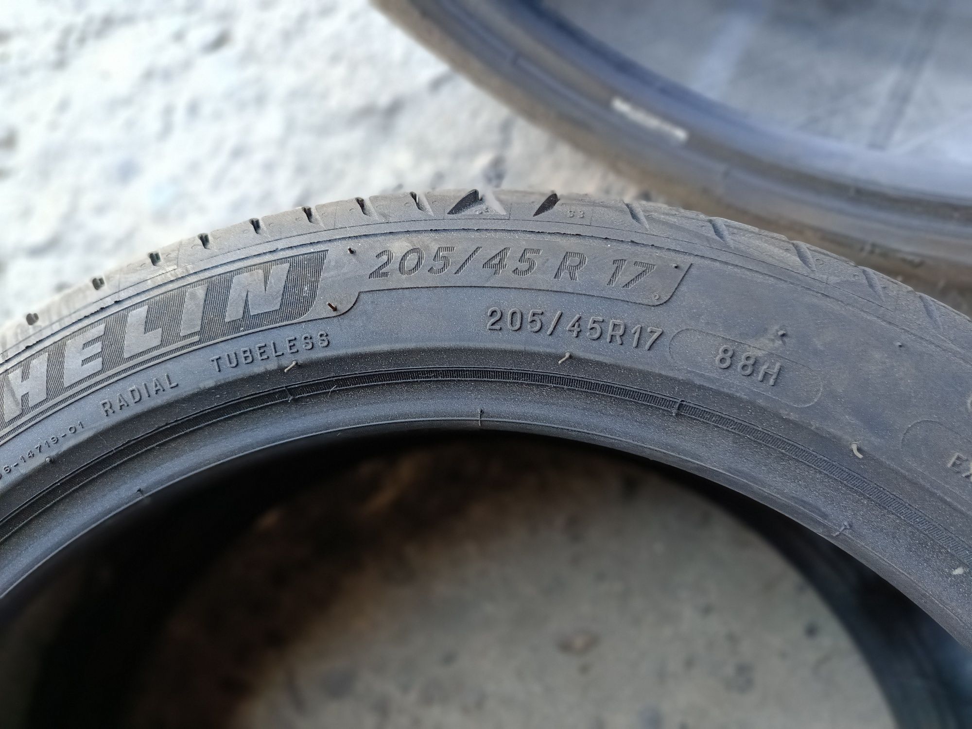 Летни гуми -2021г.-17цола-205/45-1бр.-85лв." MICHELIN"