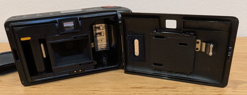 Aparat foto pe film Yashica Minitec AF