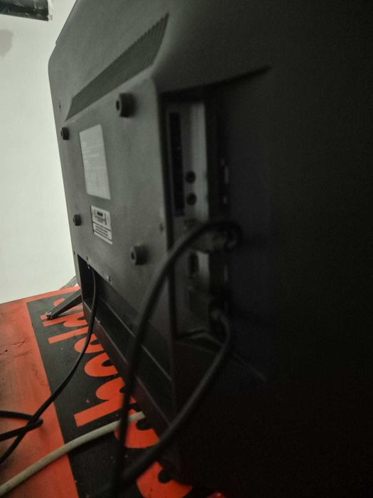 Vand televizor UtoK 82 cm.