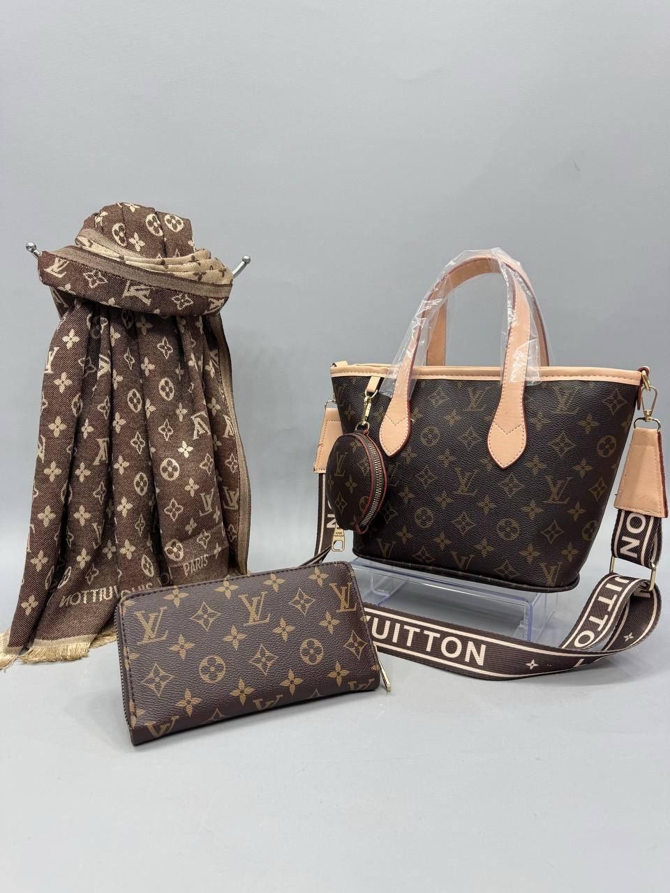 LOUIS VUITTON  - дамски чанти