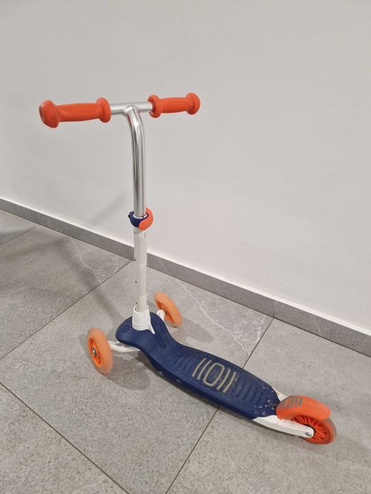 Детска сгъваема тротинетка със светещи гуми