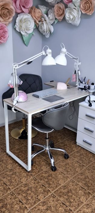 Маса за маникюр  с отвор за прахоуловител ( продава се без )