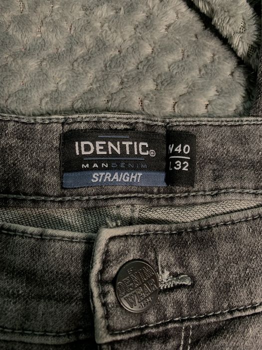 Blugi gri straight fit